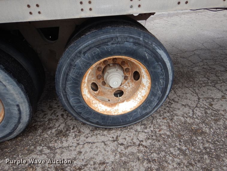 image for item DH6880 2005 Wabash dry van trailer