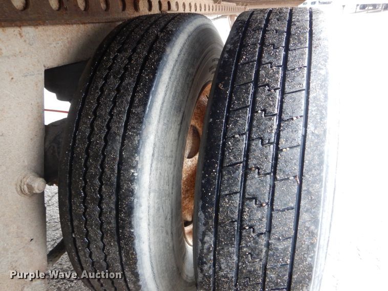 image for item DH6880 2005 Wabash dry van trailer