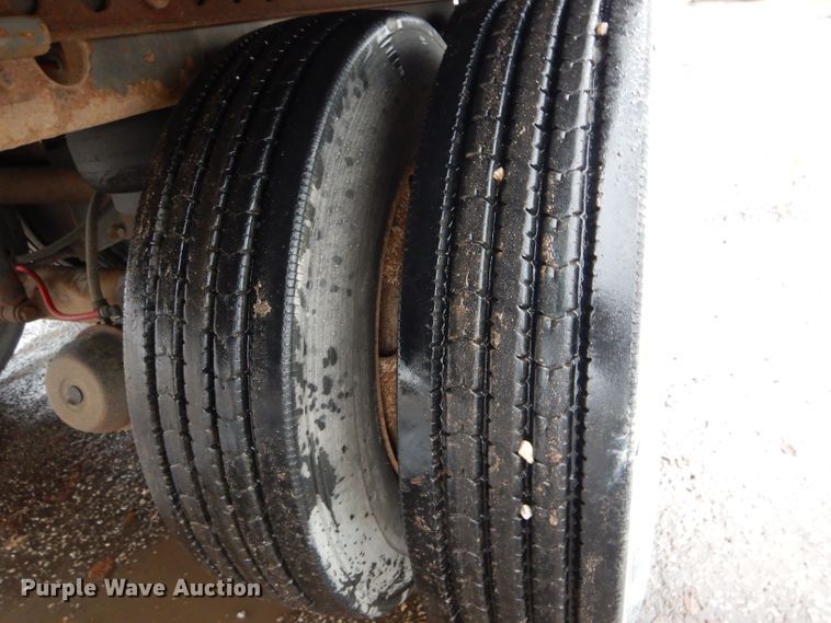 image for item DH6882 2006 Wabash dry van trailer