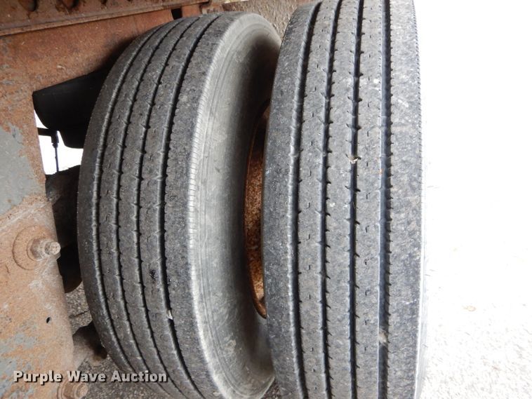 image for item DH6887 2005 Wabash dry van trailer