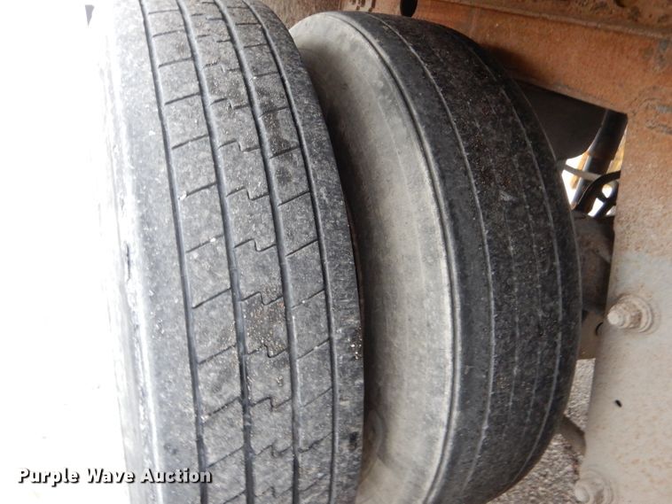 image for item DH6887 2005 Wabash dry van trailer