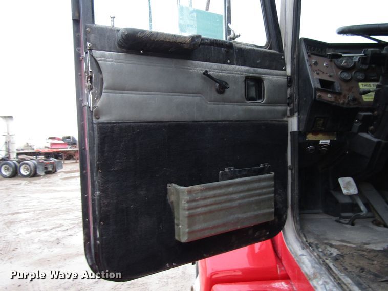 image for item DH8302 1996 Peterbilt 377 semi truck