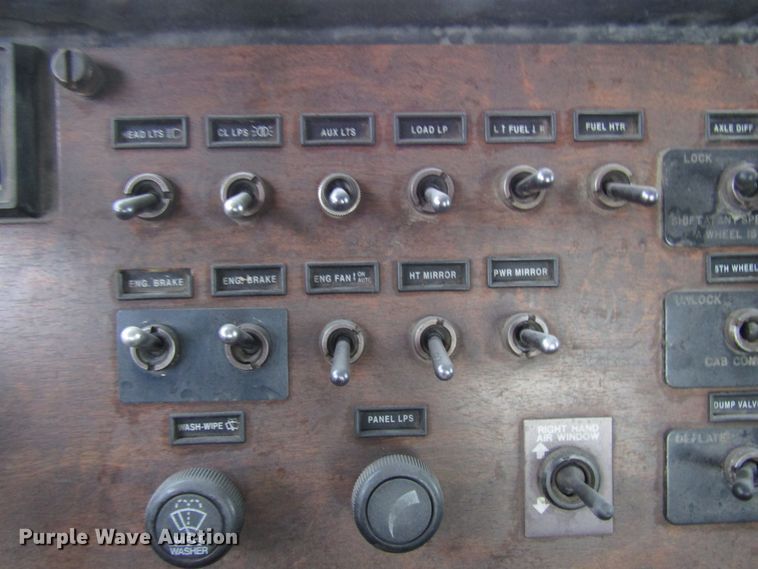 image for item DH8302 1996 Peterbilt 377 semi truck