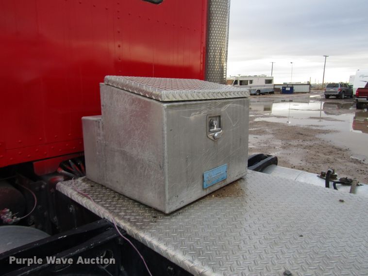 image for item DH8302 1996 Peterbilt 377 semi truck