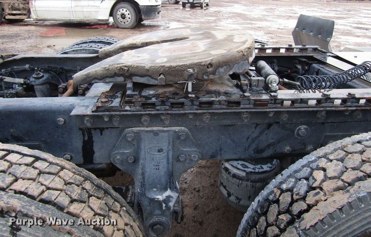 image for item DH8302 1996 Peterbilt 377 semi truck