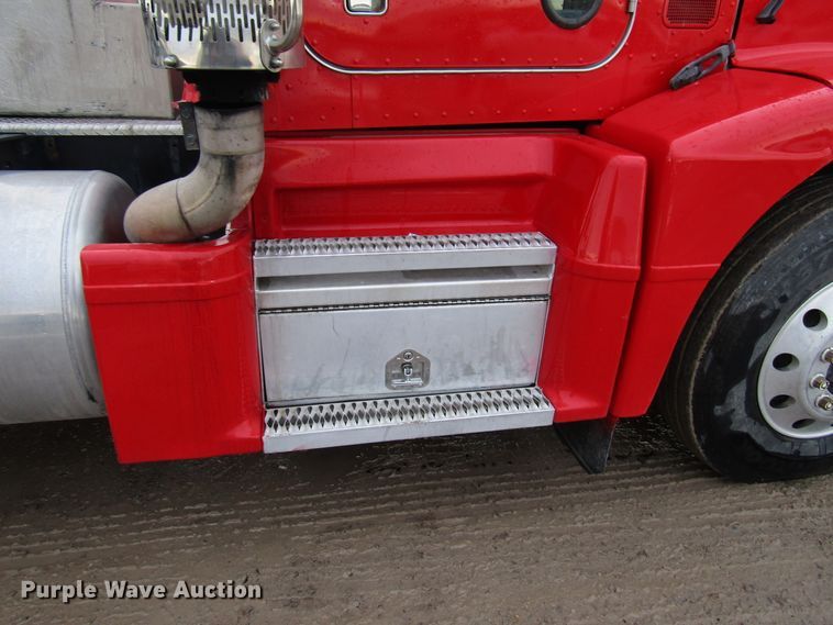 image for item DH8302 1996 Peterbilt 377 semi truck