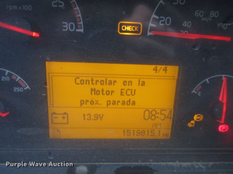 image for item DH8303 2004 Volvo VN semi truck