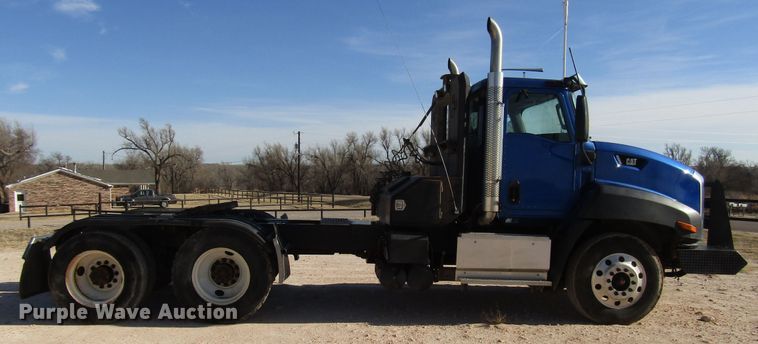 image for item DH8310 2015 International CT660S semi truck