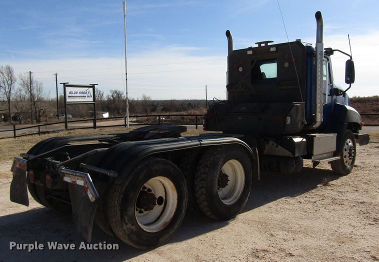 image for item DH8310 2015 International CT660S semi truck