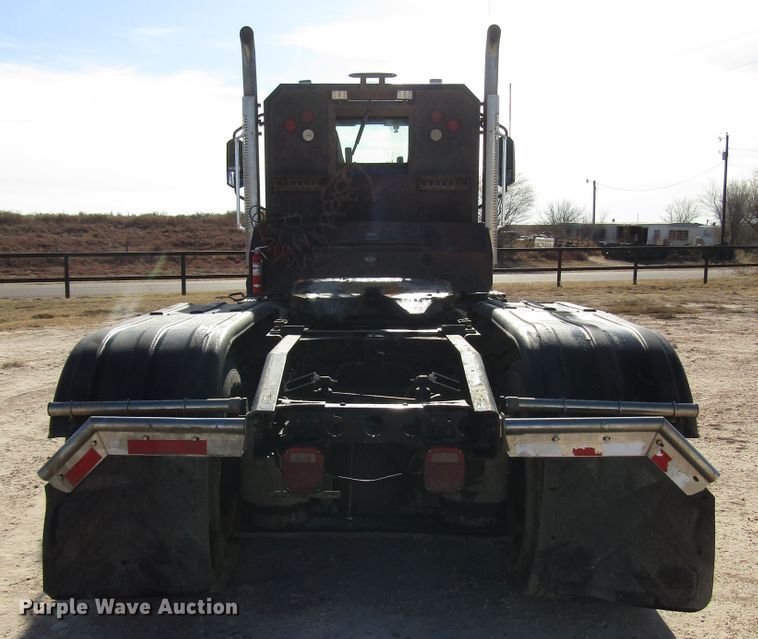 image for item DH8310 2015 International CT660S semi truck