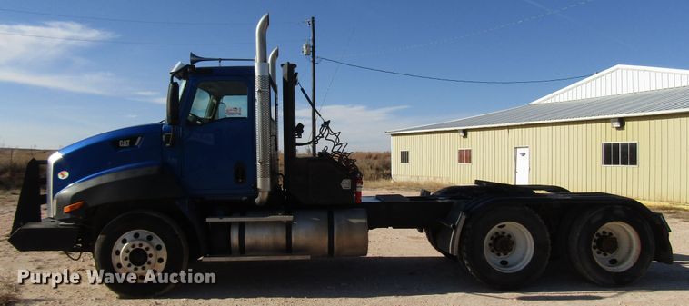 image for item DH8310 2015 International CT660S semi truck