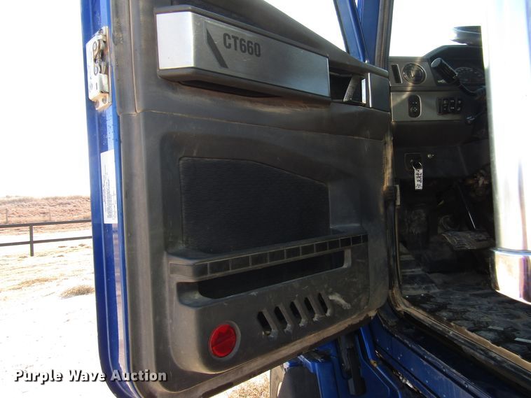 image for item DH8310 2015 International CT660S semi truck