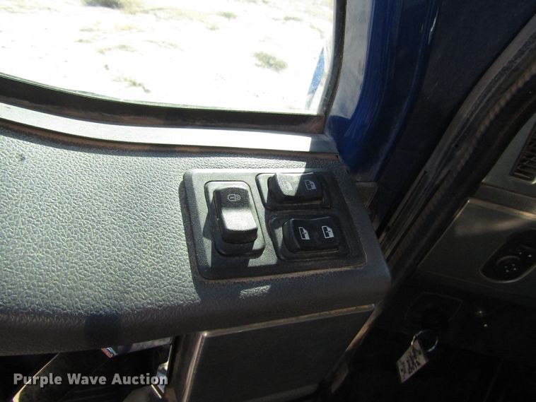 image for item DH8310 2015 International CT660S semi truck