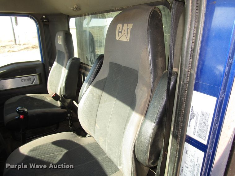 image for item DH8310 2015 International CT660S semi truck