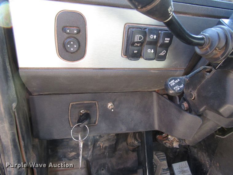 image for item DH8310 2015 International CT660S semi truck