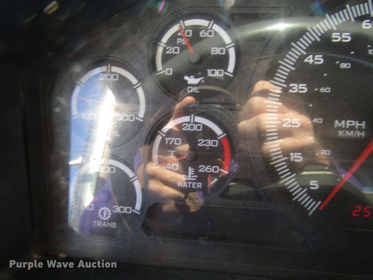 image for item DH8310 2015 International CT660S semi truck