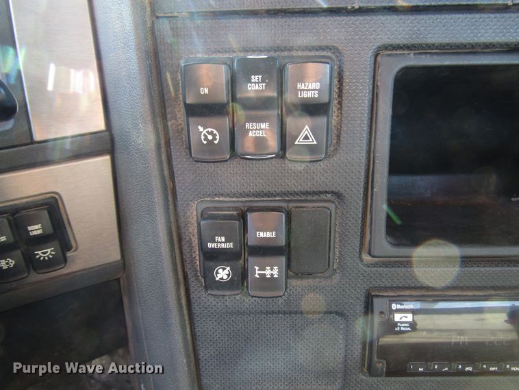 image for item DH8310 2015 International CT660S semi truck