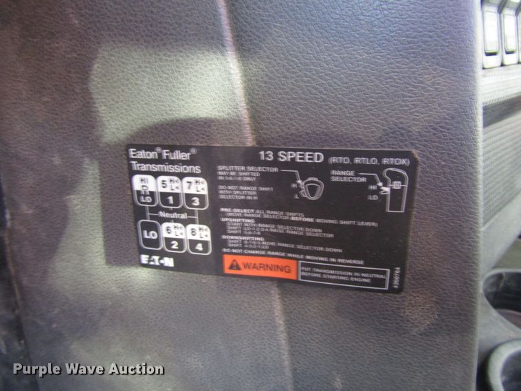 image for item DH8310 2015 International CT660S semi truck