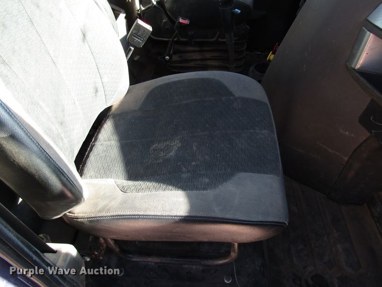 image for item DH8310 2015 International CT660S semi truck