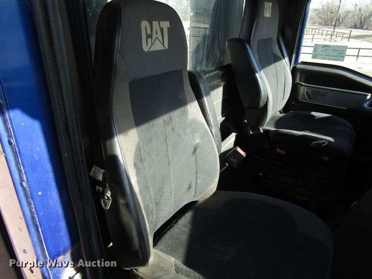 image for item DH8310 2015 International CT660S semi truck