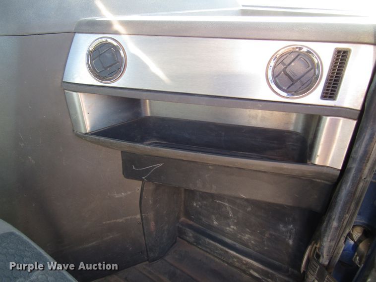 image for item DH8310 2015 International CT660S semi truck