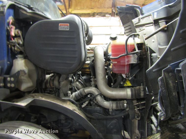 image for item DH8310 2015 International CT660S semi truck