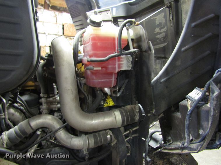 image for item DH8310 2015 International CT660S semi truck