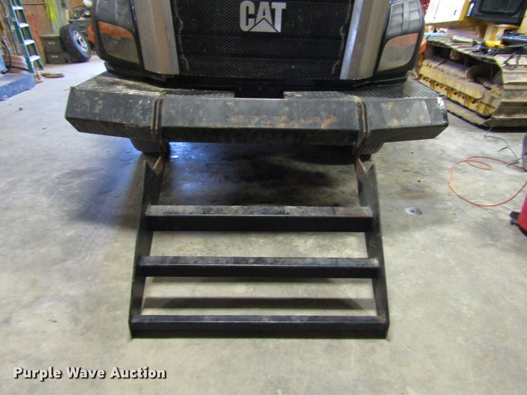 image for item DH8310 2015 International CT660S semi truck