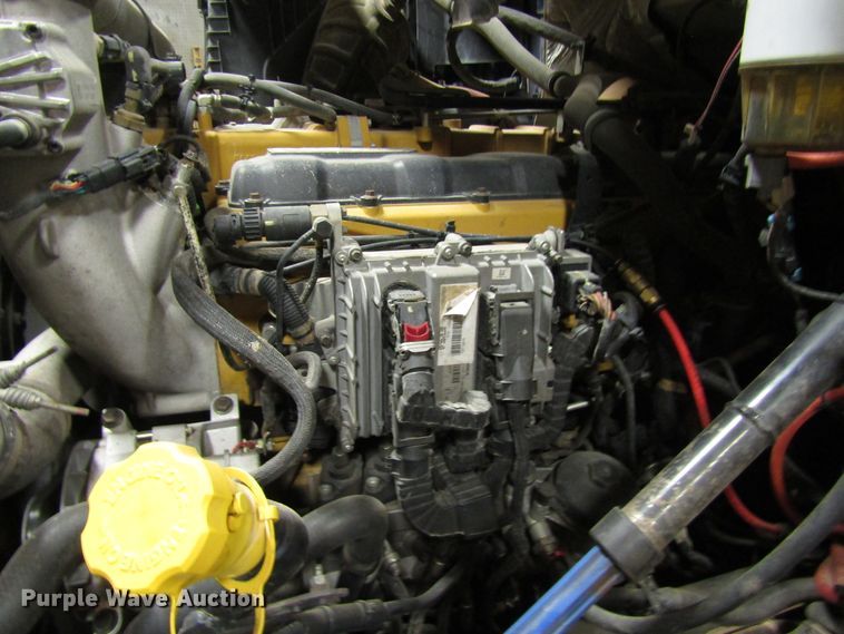 image for item DH8310 2015 International CT660S semi truck