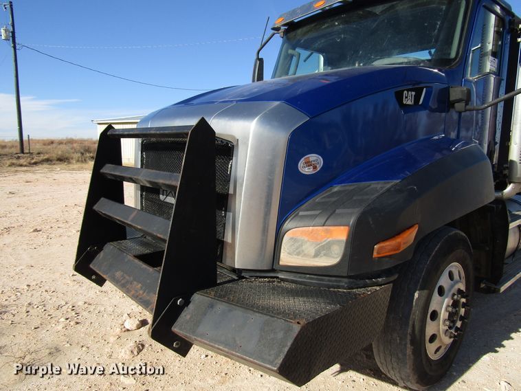 image for item DH8310 2015 International CT660S semi truck