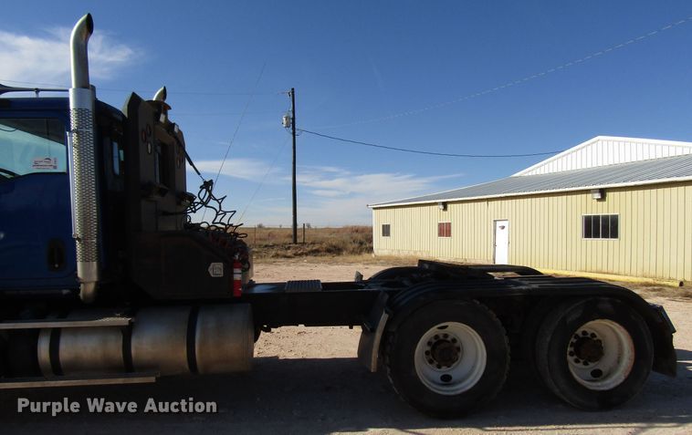 image for item DH8310 2015 International CT660S semi truck