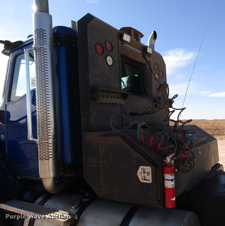 image for item DH8310 2015 International CT660S semi truck