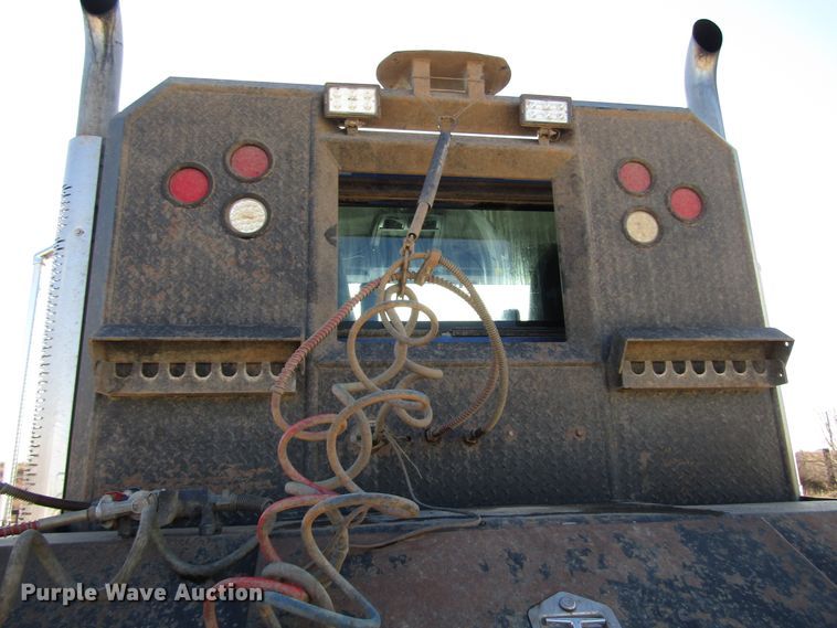 image for item DH8310 2015 International CT660S semi truck