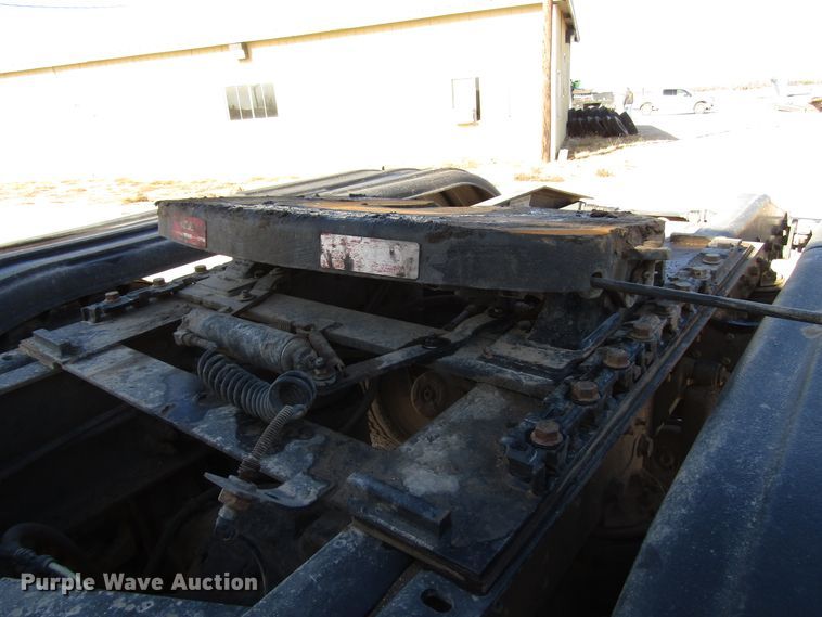 image for item DH8310 2015 International CT660S semi truck