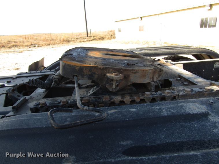 image for item DH8310 2015 International CT660S semi truck