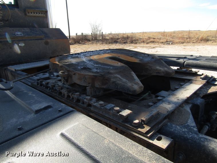 image for item DH8310 2015 International CT660S semi truck