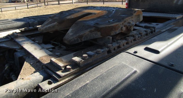 image for item DH8310 2015 International CT660S semi truck