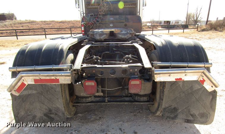 image for item DH8310 2015 International CT660S semi truck