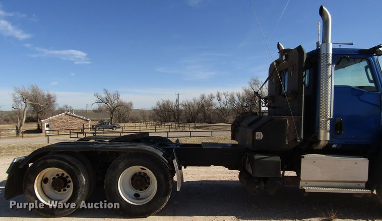 image for item DH8310 2015 International CT660S semi truck