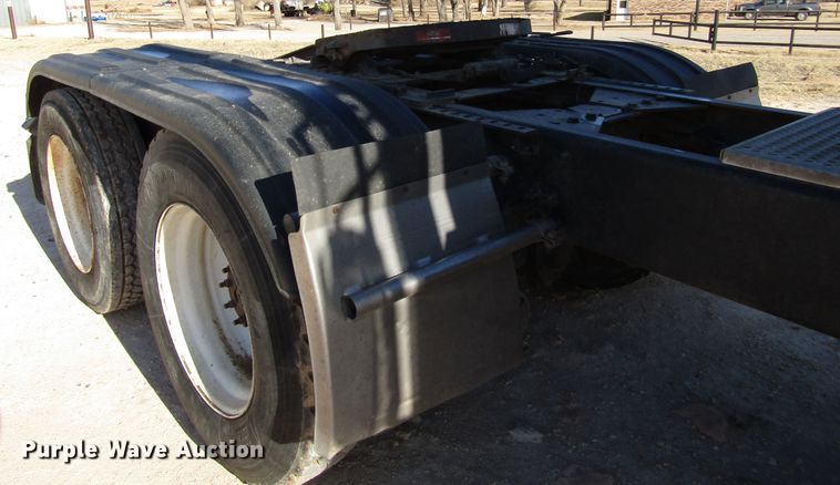 image for item DH8310 2015 International CT660S semi truck