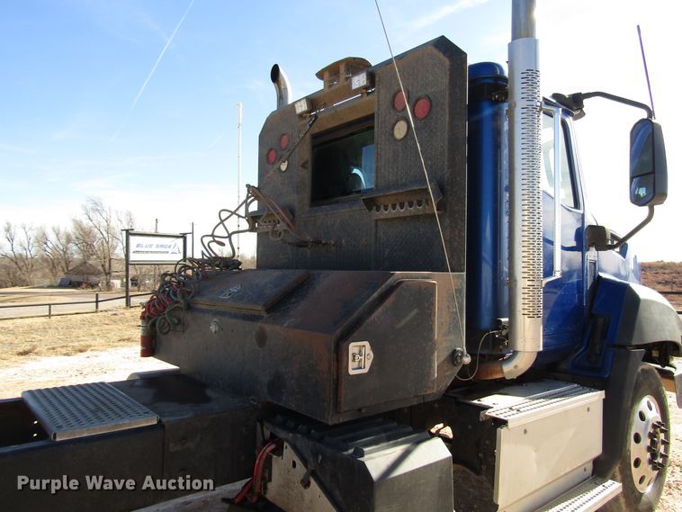 image for item DH8310 2015 International CT660S semi truck