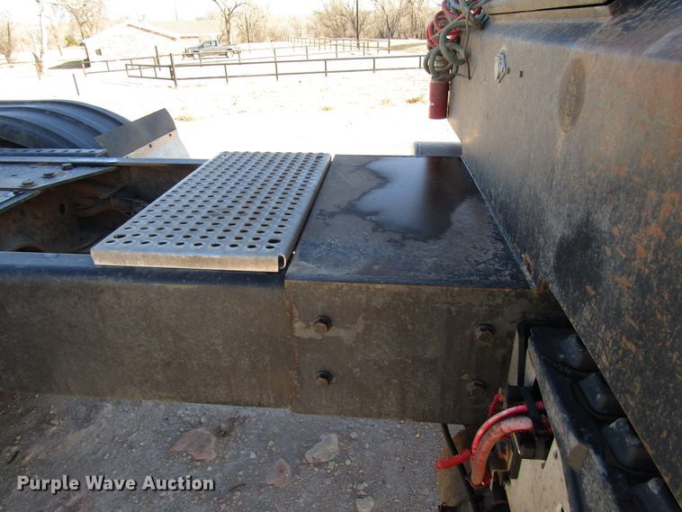 image for item DH8310 2015 International CT660S semi truck