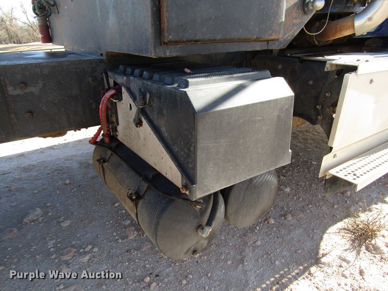 image for item DH8310 2015 International CT660S semi truck