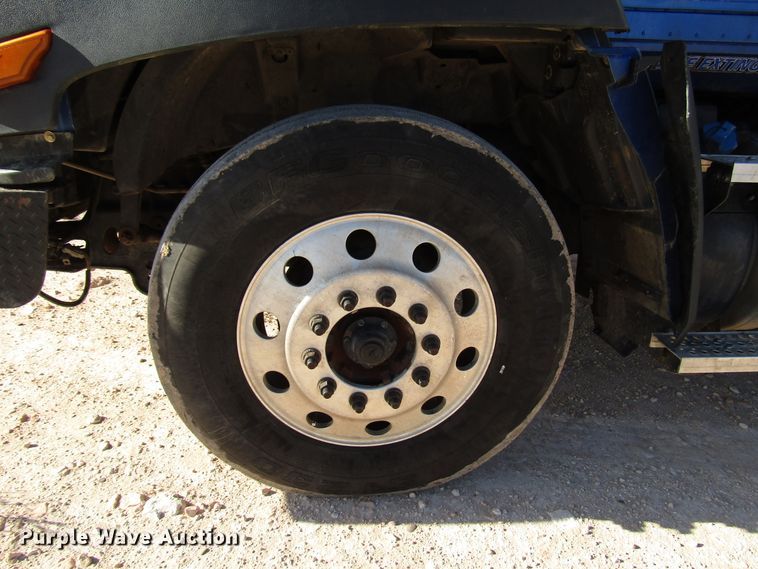 image for item DH8310 2015 International CT660S semi truck