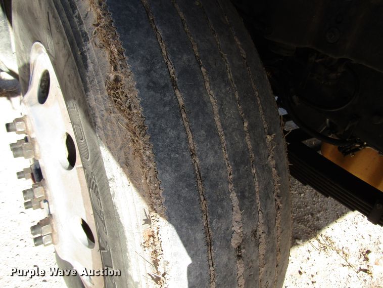 image for item DH8310 2015 International CT660S semi truck