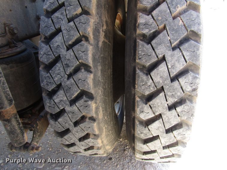 image for item DH8310 2015 International CT660S semi truck