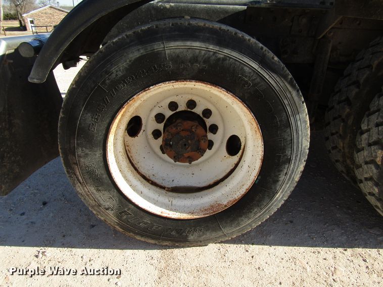 image for item DH8310 2015 International CT660S semi truck