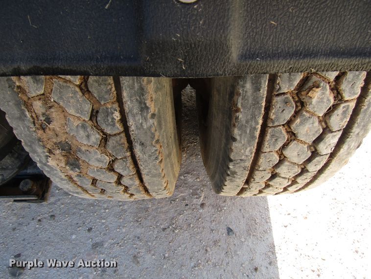 image for item DH8310 2015 International CT660S semi truck