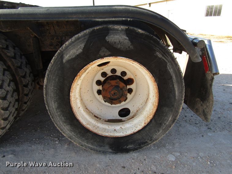 image for item DH8310 2015 International CT660S semi truck