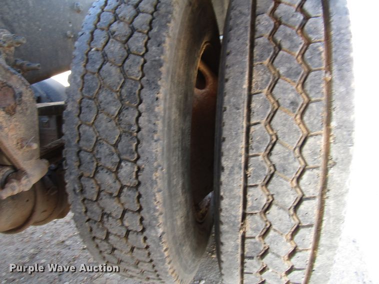 image for item DH8310 2015 International CT660S semi truck